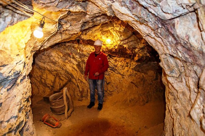 Historic 1880's Gold Mine Jeep Adventure near Scottsdale Phoenix - Carefree Pickup at the World-Famous Sundial