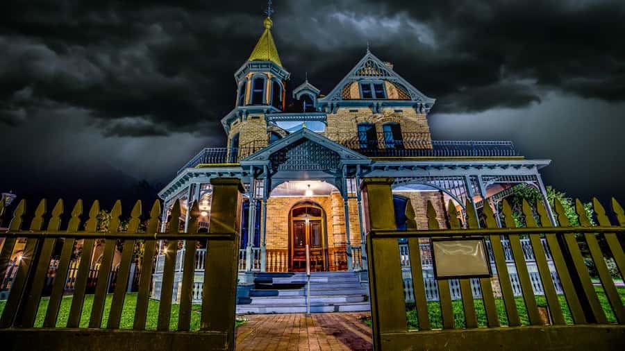 Phoenix: Ghosts & Poltergeists Guided Haunted Walking Tour - How spooky is it: murder, tragedy, and the unexplainable